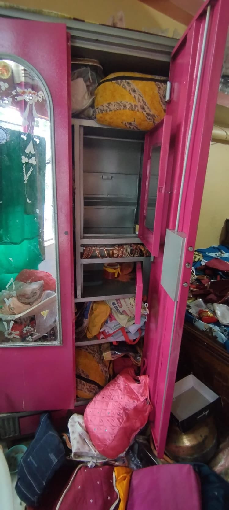 Patna News : मोबाइल दुकानदार के घर का ताला काट 40 लाख के गहने व कैश चोरी