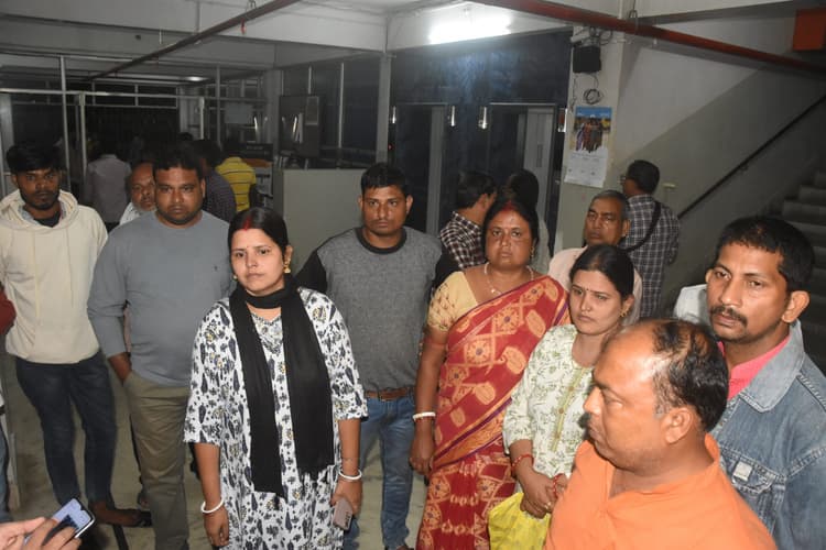 Dhanbad News : मरीज की मौत के बाद जिम्स अस्पताल में परिजनों ने किया हंगामा