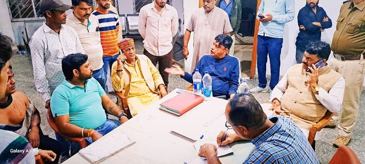 Dhanbad News : कांग्रेस जिला अध्यक्ष व बैभव सिन्हा के समर्थकों के बीच मारपीट, तीन घायल