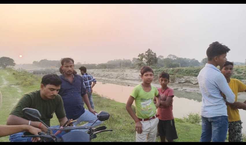 नहर में मिला अज्ञात व्यक्ति का शव, जांच में जुटी पुलिस