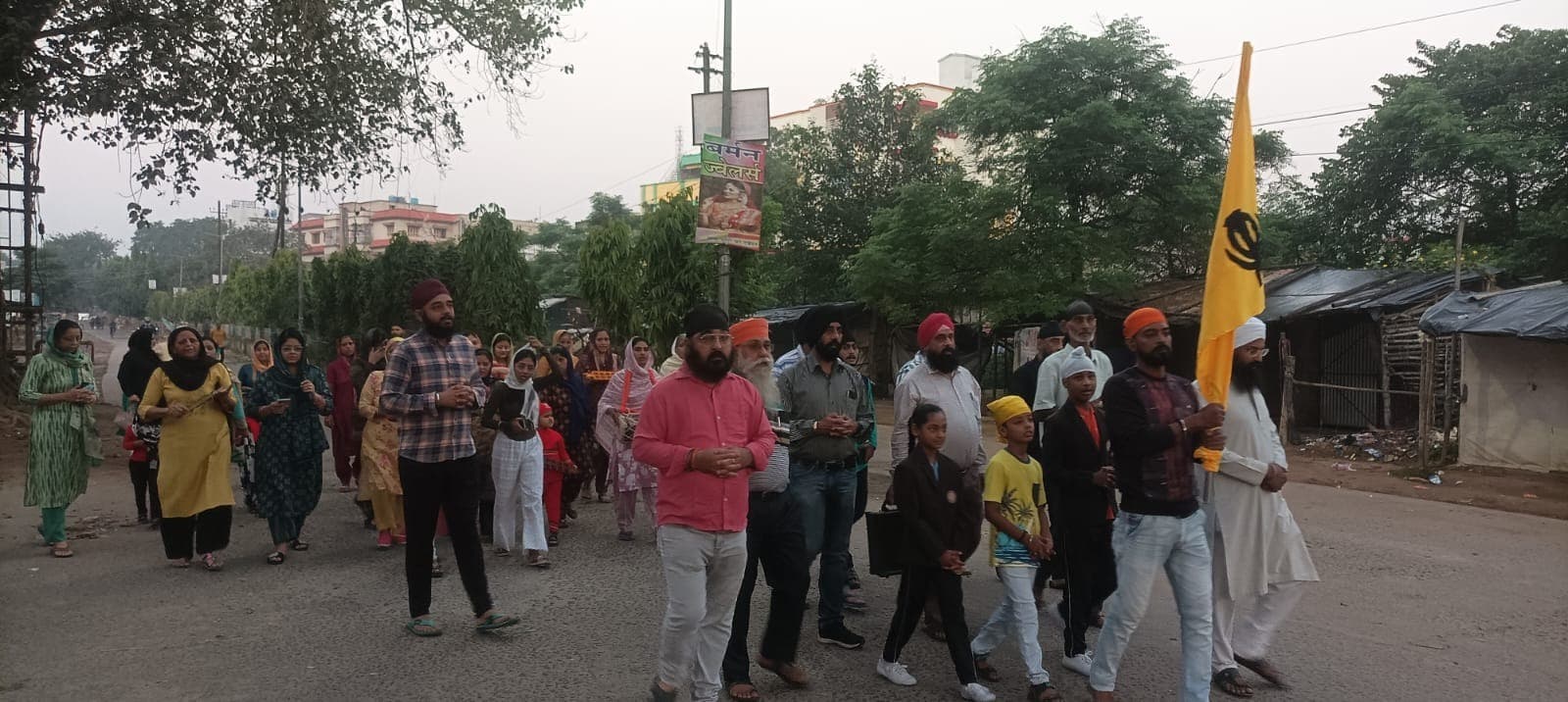 सिख समाज ने प्रकाश पर्व को लेकर निकाली प्रभात फेरी