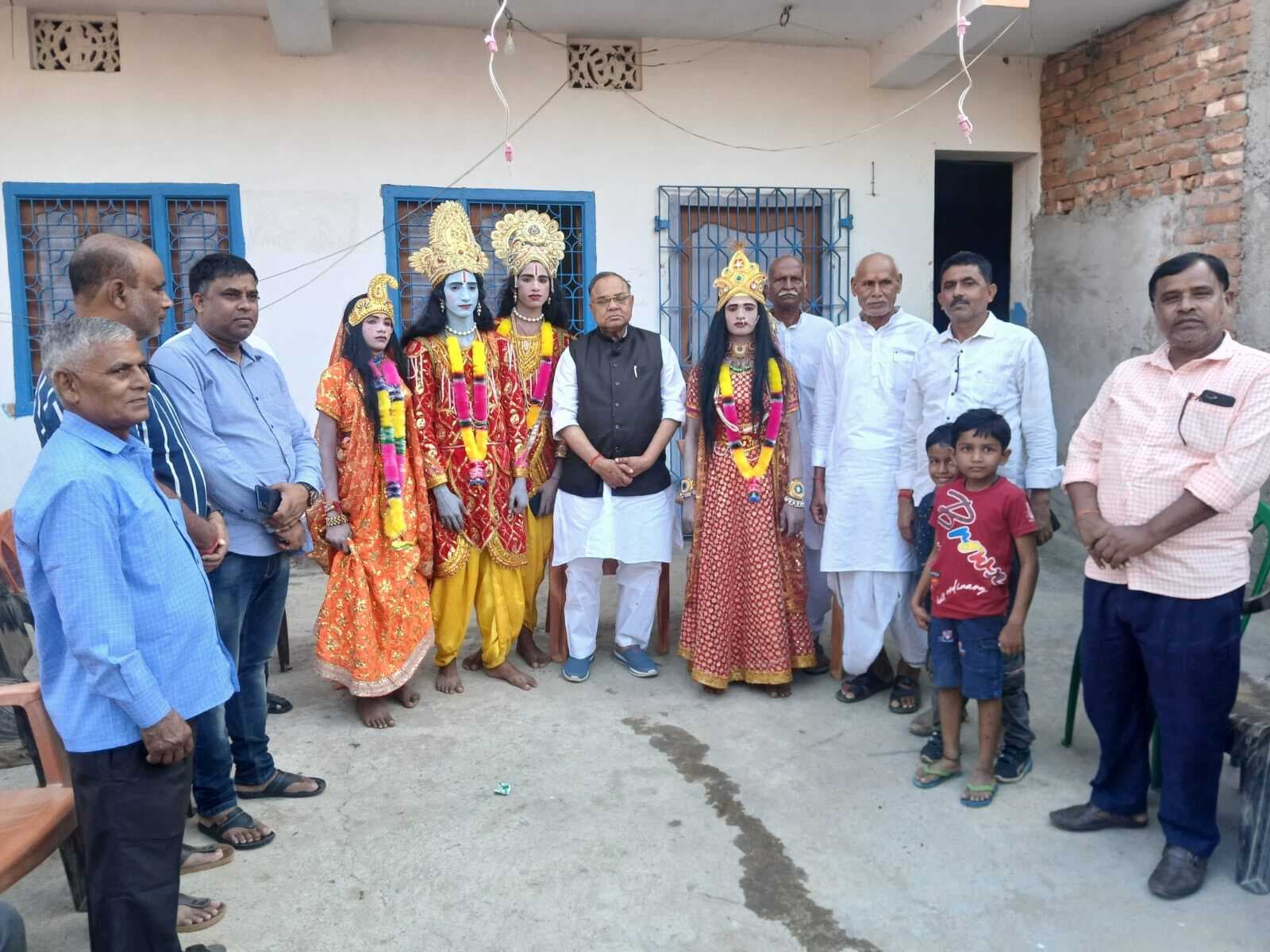 जगधात्री पूजा को लेकर पथरा गांव में निकाली गयी कलश शोभा यात्रा