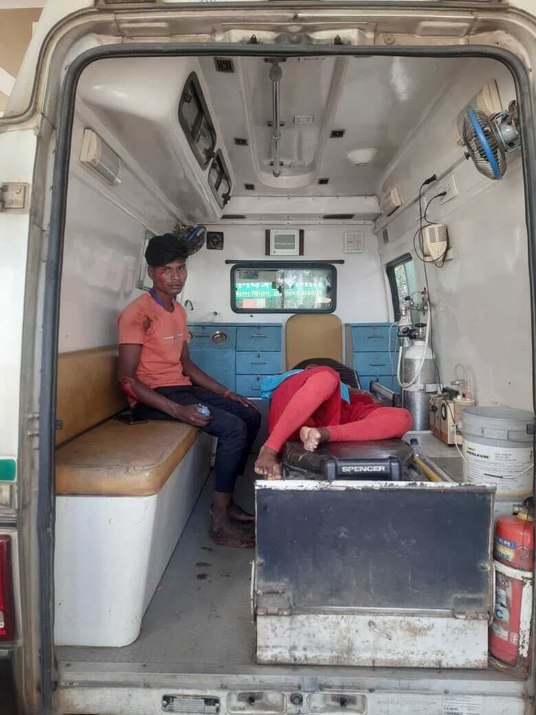 तेज रफ्तार बाइक से गिरकर दंपती घायल, महिला गंभीर