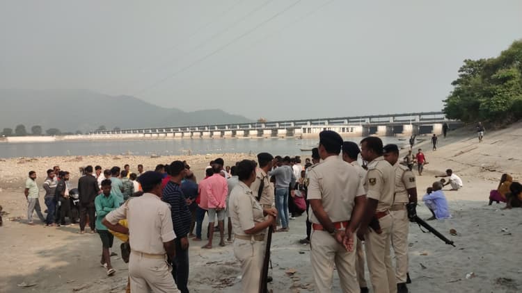 गंडक बराज पर अनियंत्रित कार और बाइक की टक्कर में एक की मौत