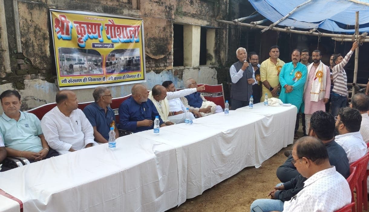 सबों के सहयोग से श्रीकृष्ण गोशाला का होगा विकास