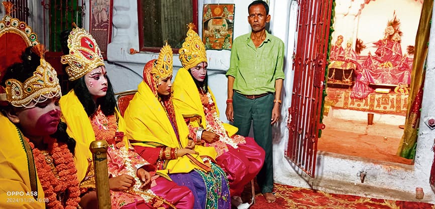 Gaya News : श्रीगणेश व राम दरबार की झांकी के साथ शोभायात्रा