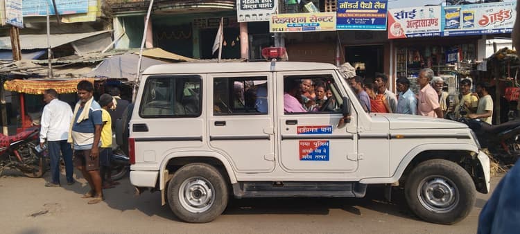 Gaya News : शादी से इन्कार पर युवती ने प्रेमी की दुकान के पास खुद को लगायी आग