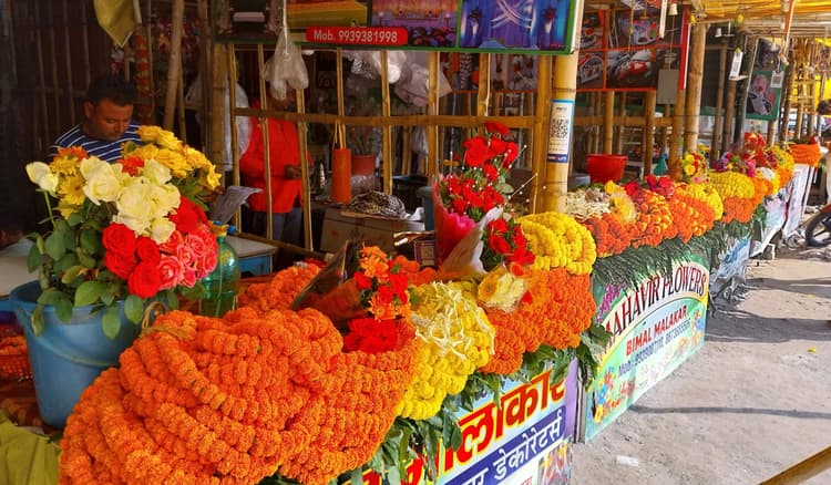 Bokaro News: चुनावी मौसम में फूल बाजार गुलजार, गेंदा व गुलाब की बिक्री बढ़ी