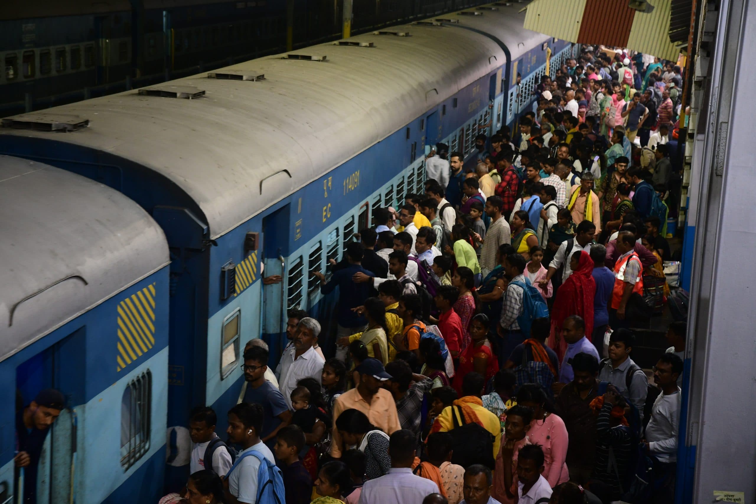 छठ बाद प्रवासियों को लौटने में छूटे पसीने