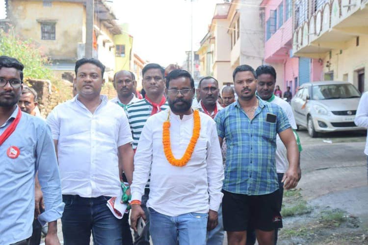 dhanbad news : हेमंत सरकार ने लोगों का जीवन स्तर ऊंचा किया : चंद्रदेव