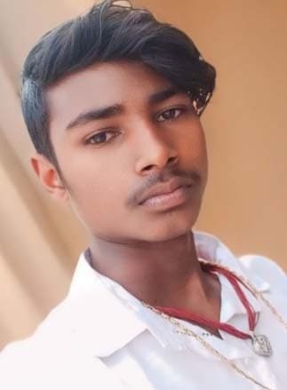 पिकअप की टक्कर में बाइक चालक की मौत, दो भाई रेफर