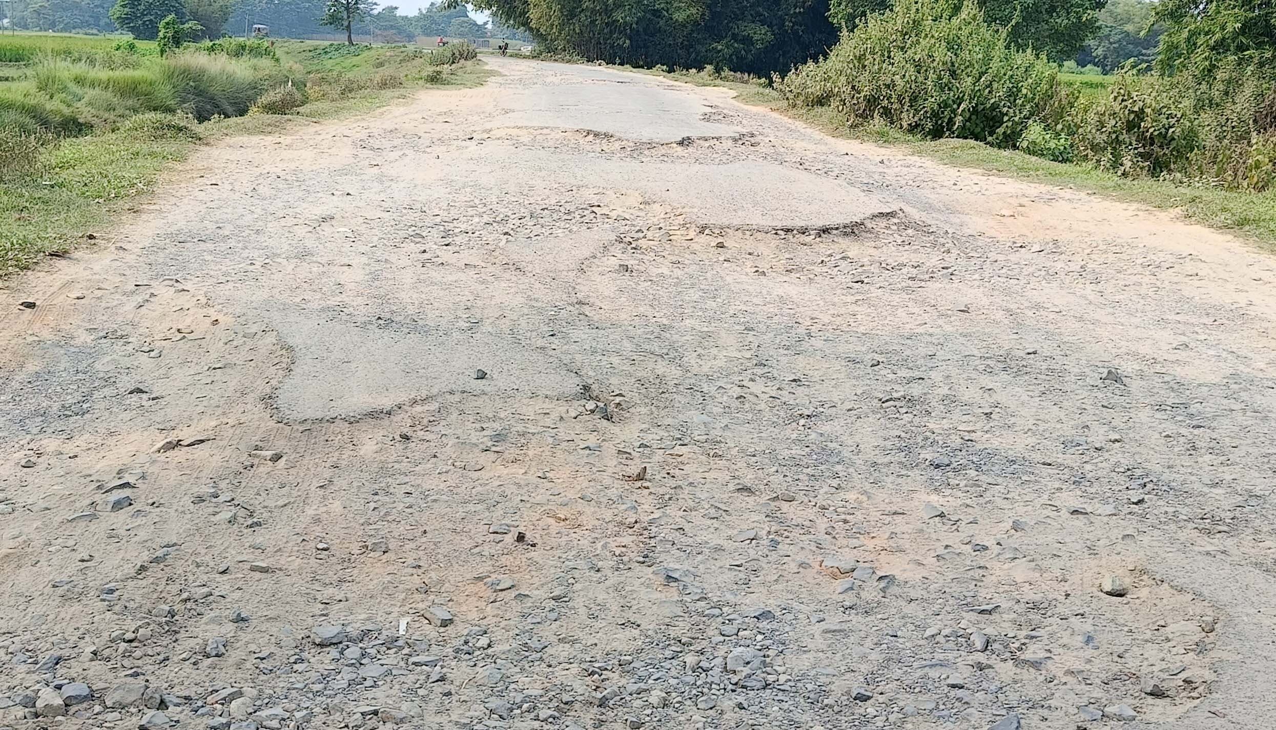 मीरपुर से शीशाबाड़ी तक सड़क जर्जर