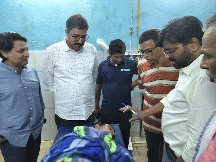 कार चालक ने ई रिक्शा को पीछे से मारी टक्कर, दो महिला सहित एक बच्चा जख्मी