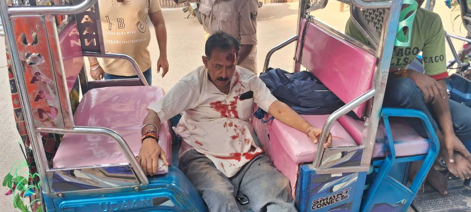 बाइक की टक्कर से एक व्यक्ति गंभीर रूप से घायल