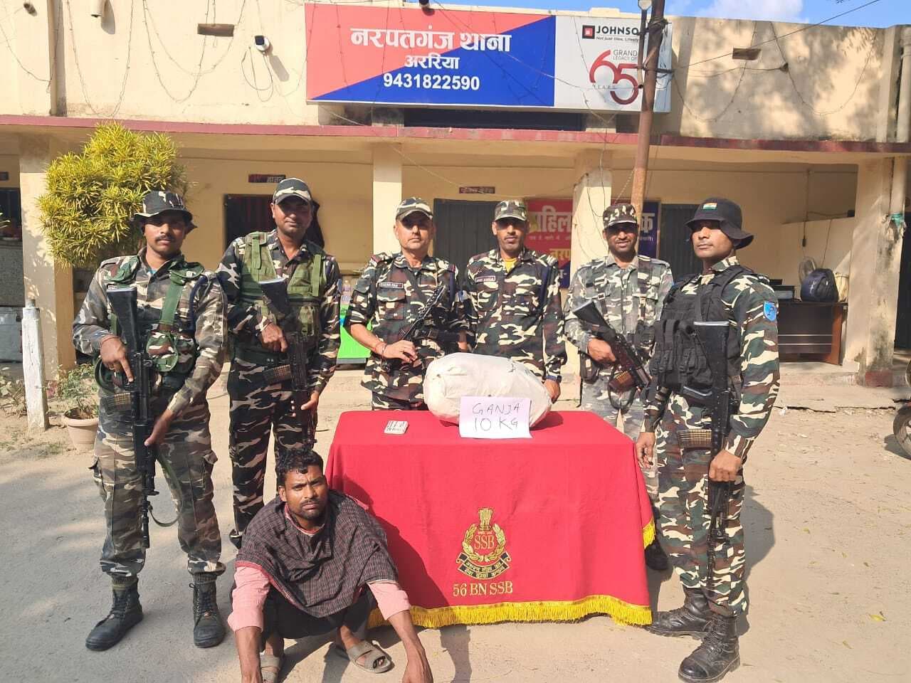 10 किलो गांजा के साथ तस्कर गिरफ्तार