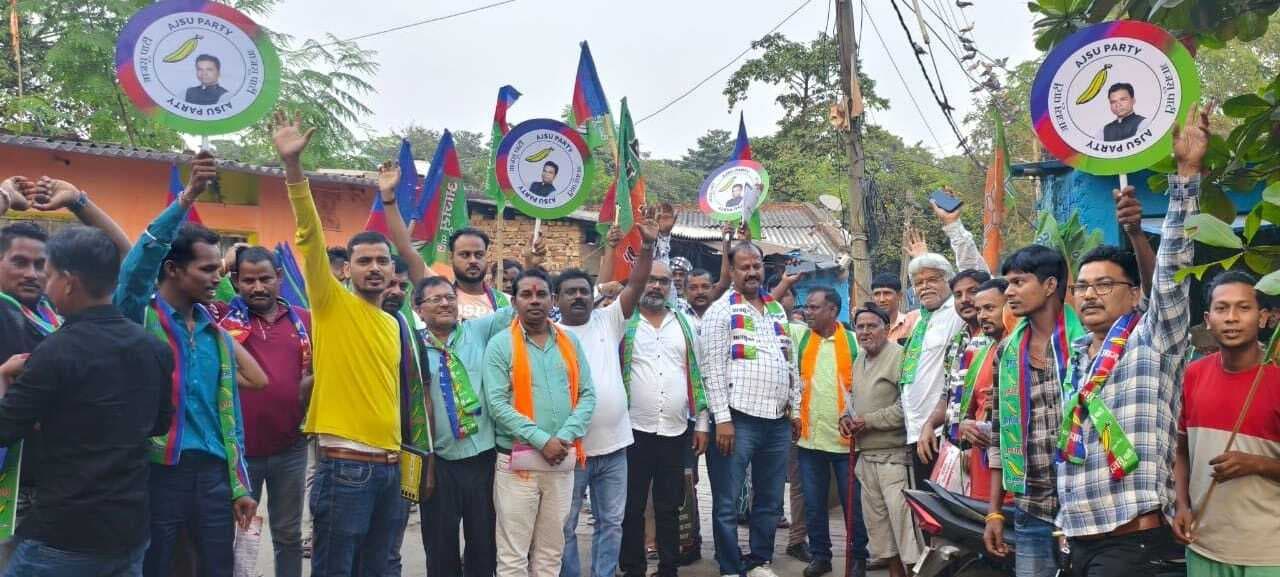 जुगसलाई :  रामचंद्र सहिस के लिए गोविंदपुर, घोड़ाबंधा, कैरेज में चला जन संपर्क