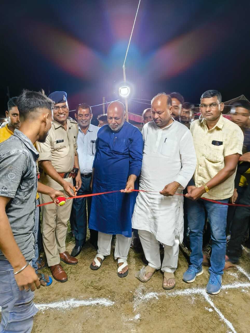 डेनाइट क्रिकेट टूर्नामेंट में मटिया टीम विजयी