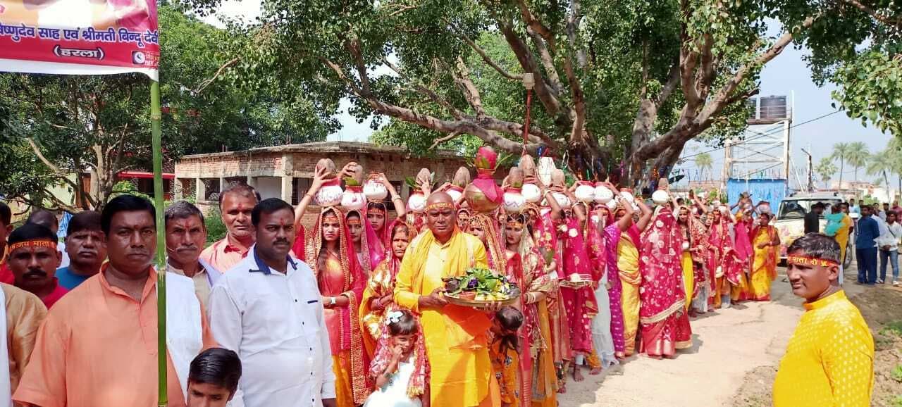श्री मद्भागवत कथा को लेकर निकाली गयी कलश यात्रा, 251 महिलाएं हुईं शामिल
