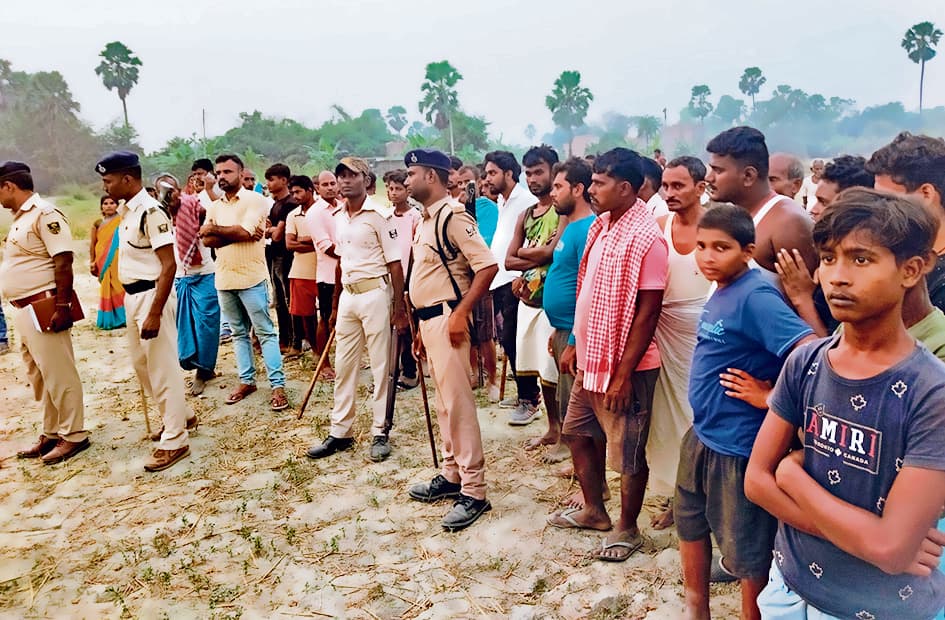 hajipur news. पानी भरे गड्ढे में डूबने से युवक की मौत