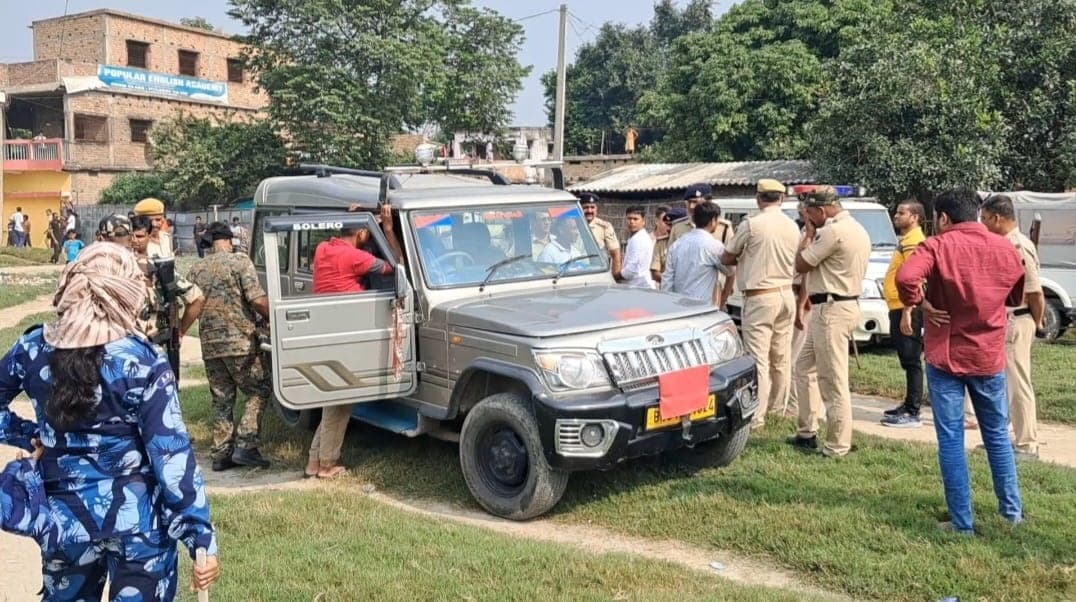 हत्याकांड के आरोपित को पकड़ने गई पुलिस पर हमला, पुलिस के कब्जे से आरोपित को कराया मुक्त