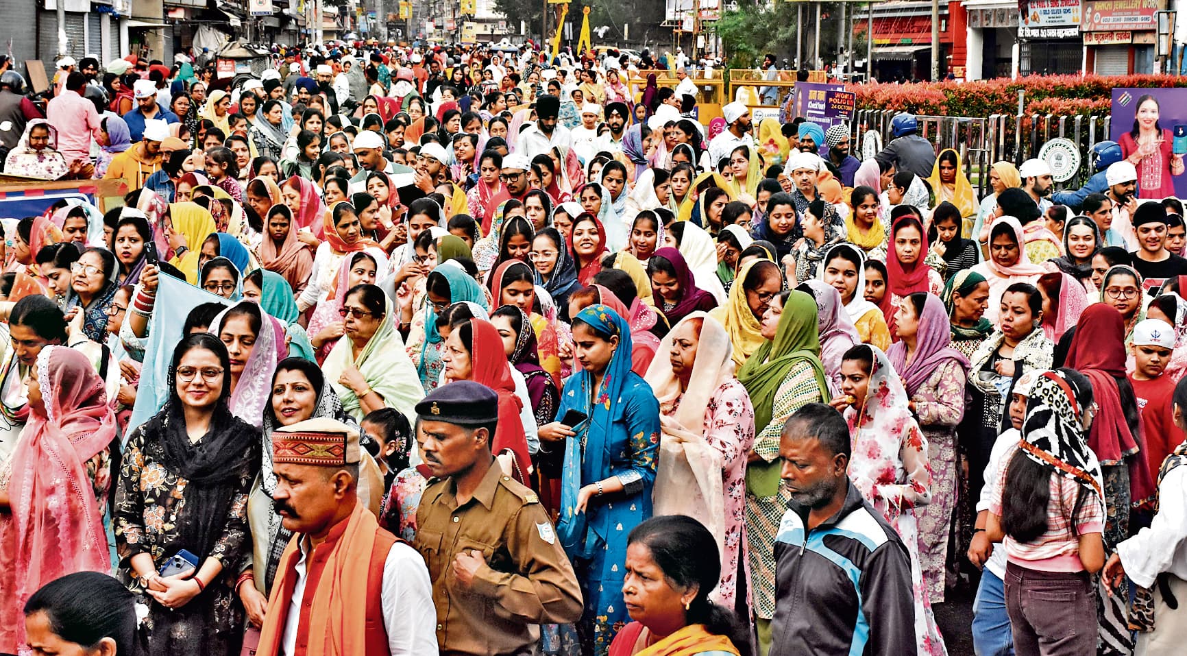 ranchi news : प्रकाश पर्व पर निकाली गयी अंतिम प्रभात फेरी, साध-संगत की उमड़ी भीड़