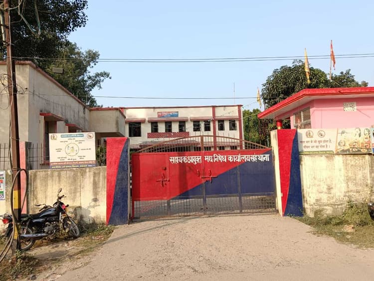 दस माह में उत्पाद विभाग ने 27 हजार लीटर से अधिक शराब किया बरामद