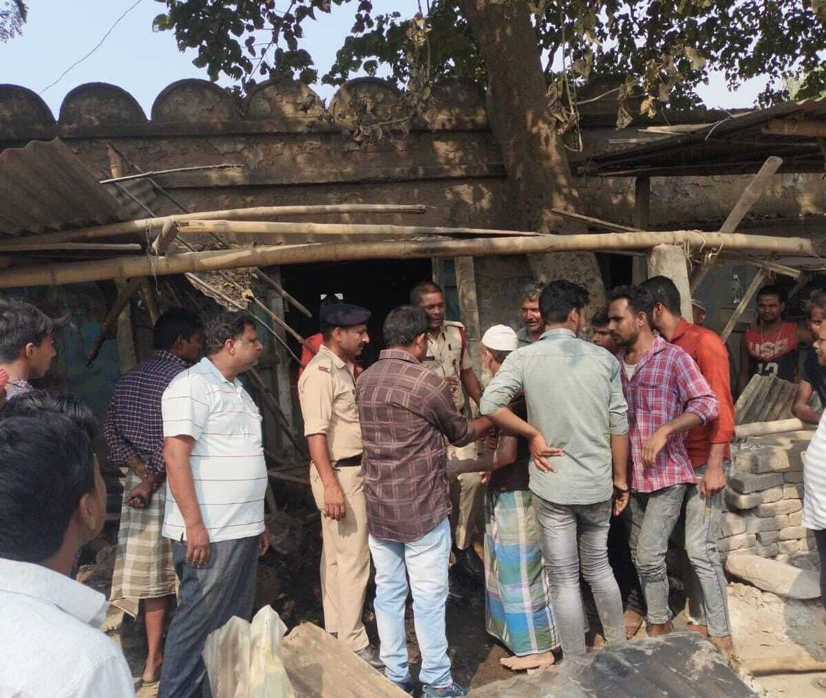 चाय दुकान में लगी आग से मची अफरा-तफरी