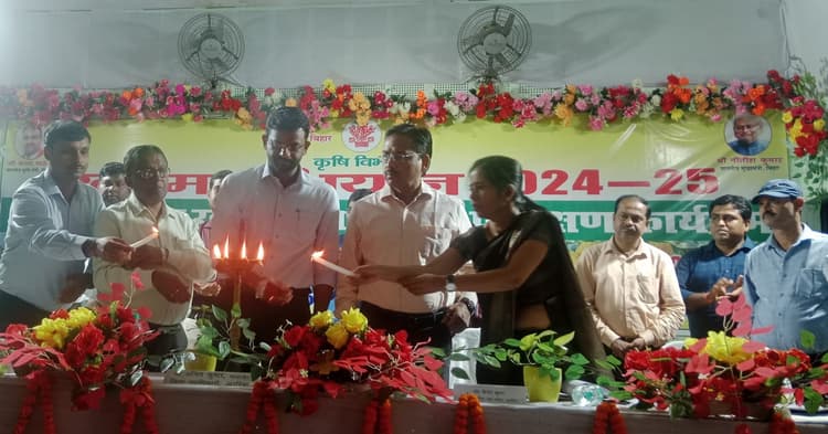 खेती को उद्योग का रूप देकर युवाओं को कृषि के प्रति किया जा सकता है आकर्षित: डीएम