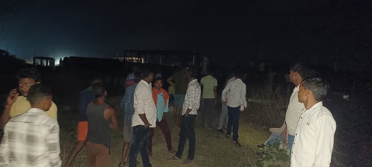 पैर फिसलने से पुनासी डैम में डूबा मधुपुर का युवक, देर रात तक नहीं चला पता