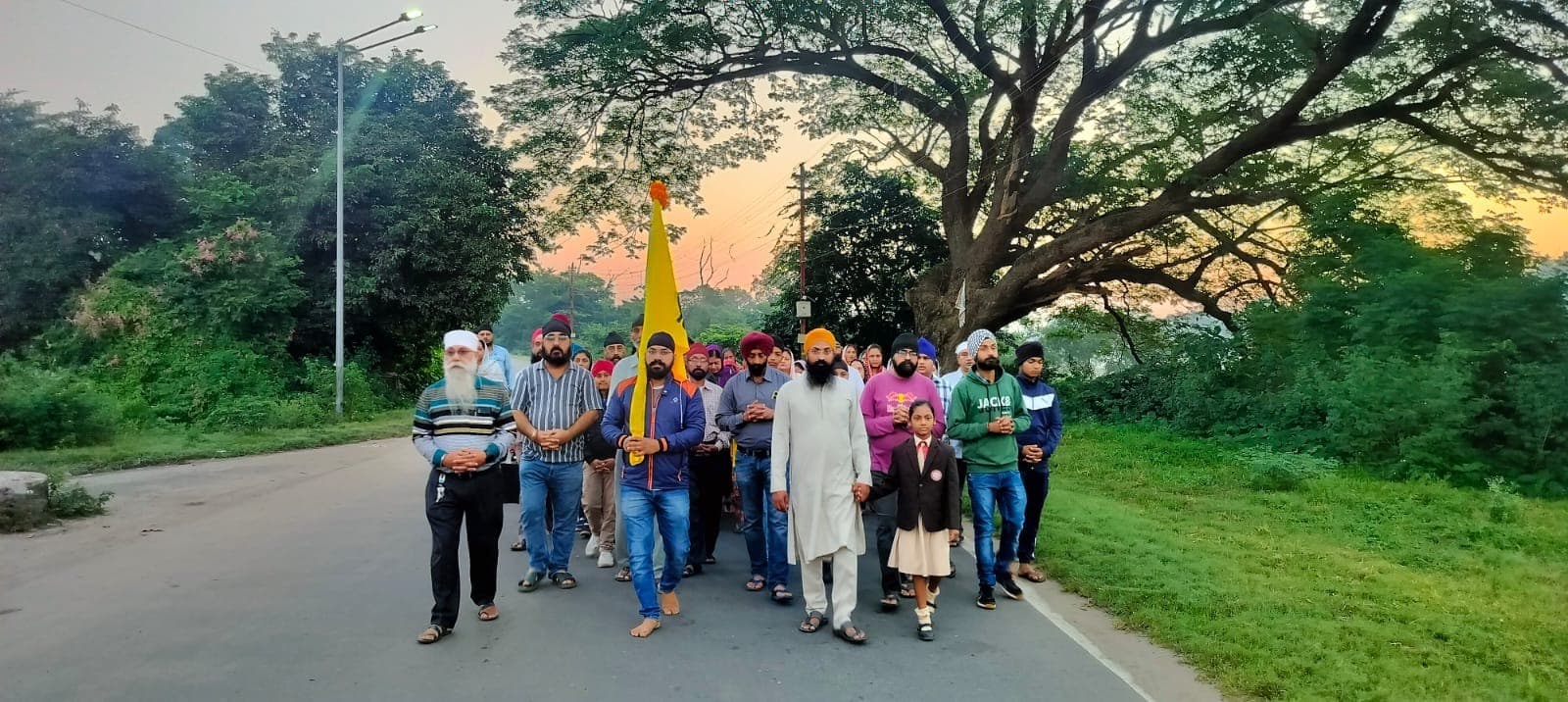 सिख समुदाय ने प्रकाश पर्व पर निकाली प्रभातफेरी