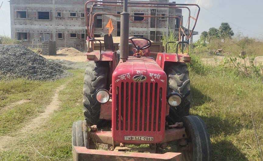 बागडेहरी पुलिस ने बालू लदा ट्रैक्टर किया जब्त