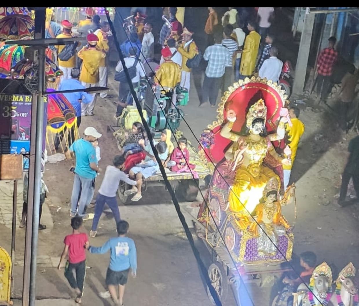 भगवान भास्कर की प्रतिमा का हुआ विसर्जन