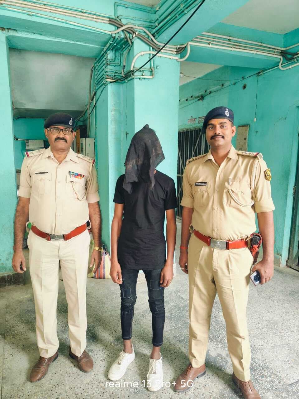 छतौनी चौक से पांच हजार का इनामी अपराधी गिरफ्तार