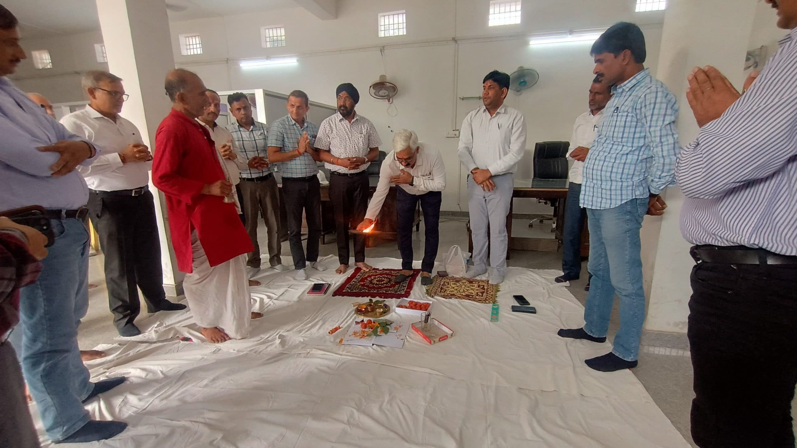 पूजा-अर्चना के साथ किया गया गन्ना किसानों को पर्ची वितरण