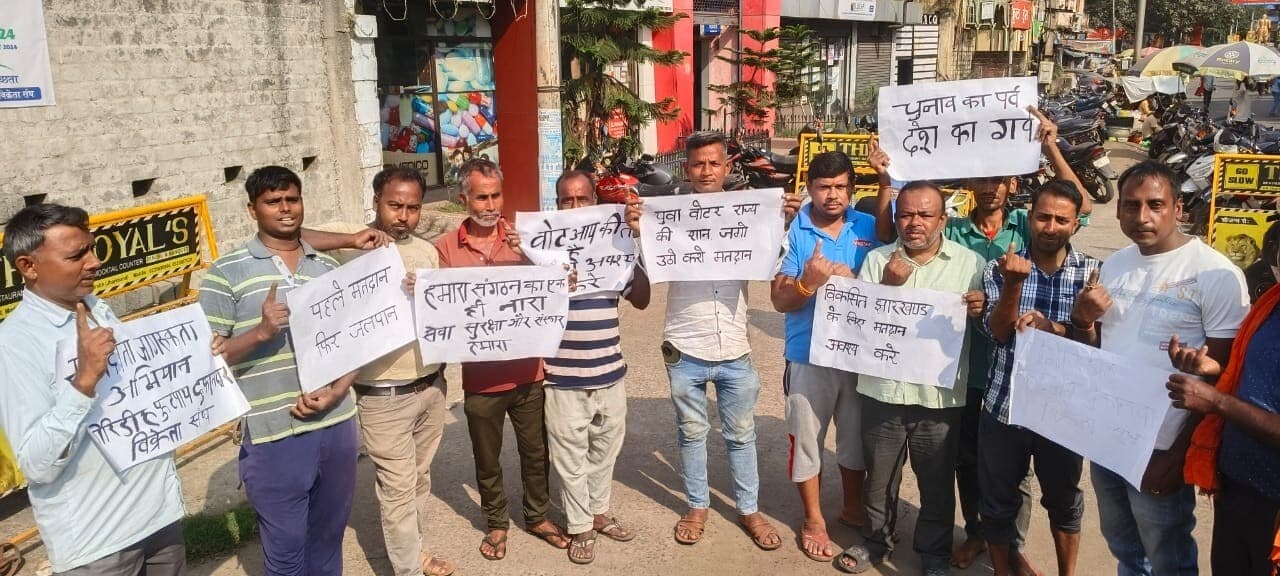 Giridih News :फुटपाथ दुकानदार संघ ने चलाया मतदाता जागरूकता अभियान