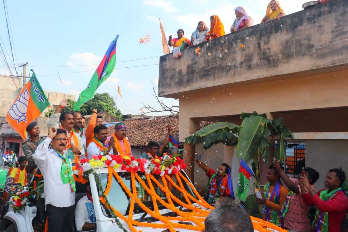 जुगसलाई...... रामचंद्र सहिस ने बाइक रैली निकाल किया शक्ति प्रदर्शन