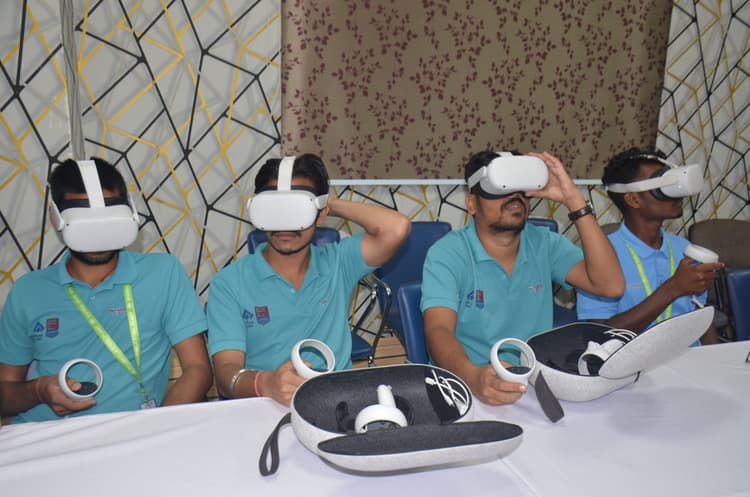 Rourkela News: आरएसपी की वर्चुअल लैब में डिजिटल वॉकथ्रू से स्टील बनाने की प्रक्रिया को समझ रहे प्रशिक्षु