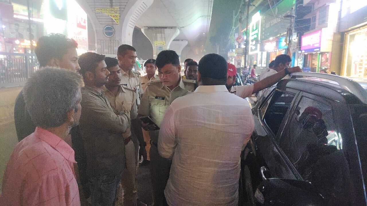 Patna News : ठेकेदार की कार का शीशा तोड़ कर उड़ाये 12 लाख रुपये