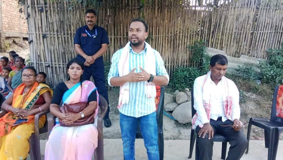 बरहेट : भाजपा प्रत्याशी के पक्ष में मंडल मुर्मू ने किया जनसंपर्क