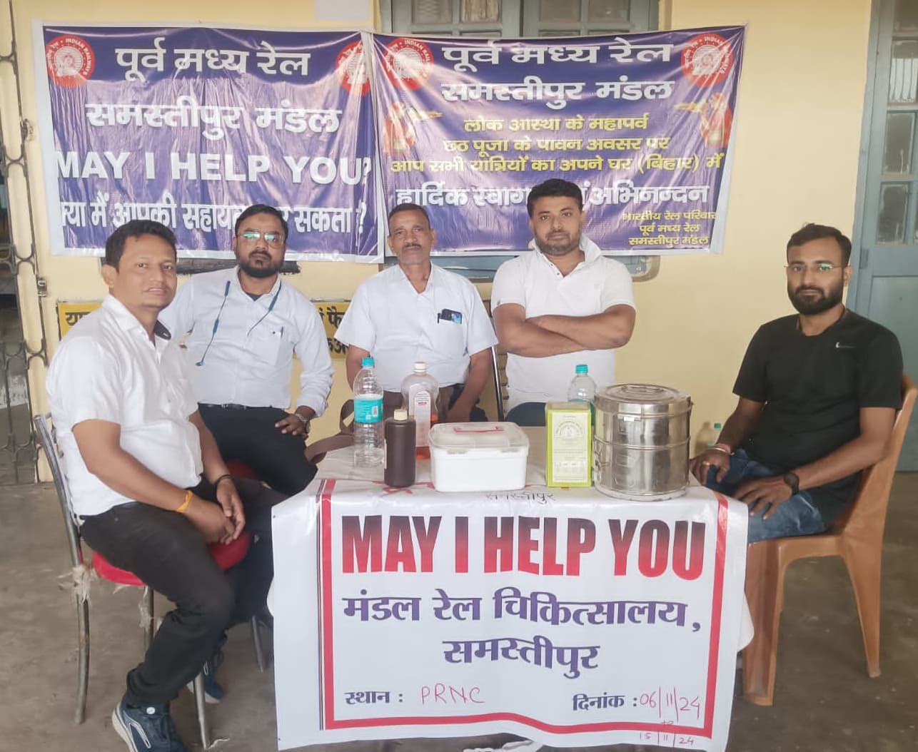 पूर्णिया कोर्ट स्टेशन पर ‘माय हेल्प सेंटर’ में यात्रियों को मिल रही सुविधाएं