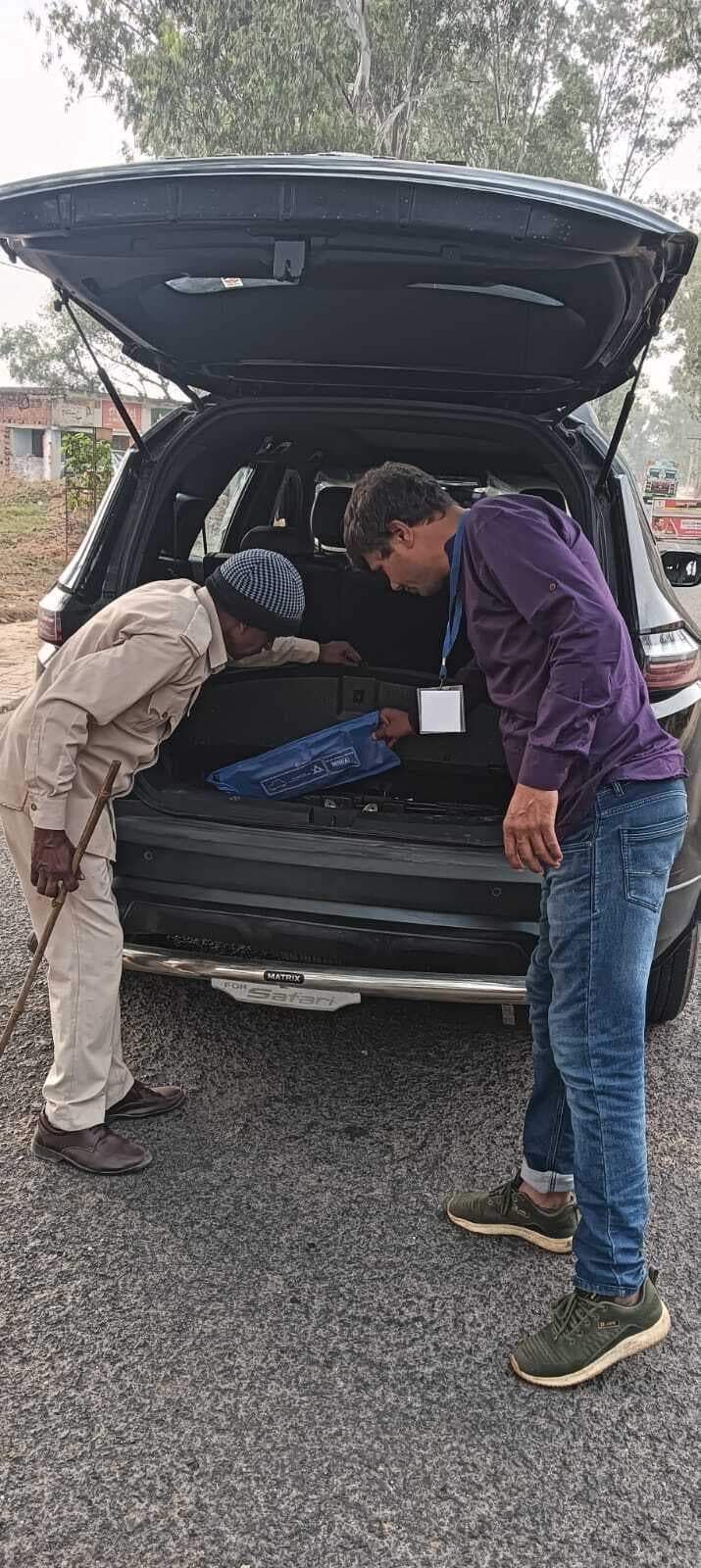 अंधरी गादर चेकपोस्ट पर बाइक सवार व्यक्ति से 1.39 लाख बरामद