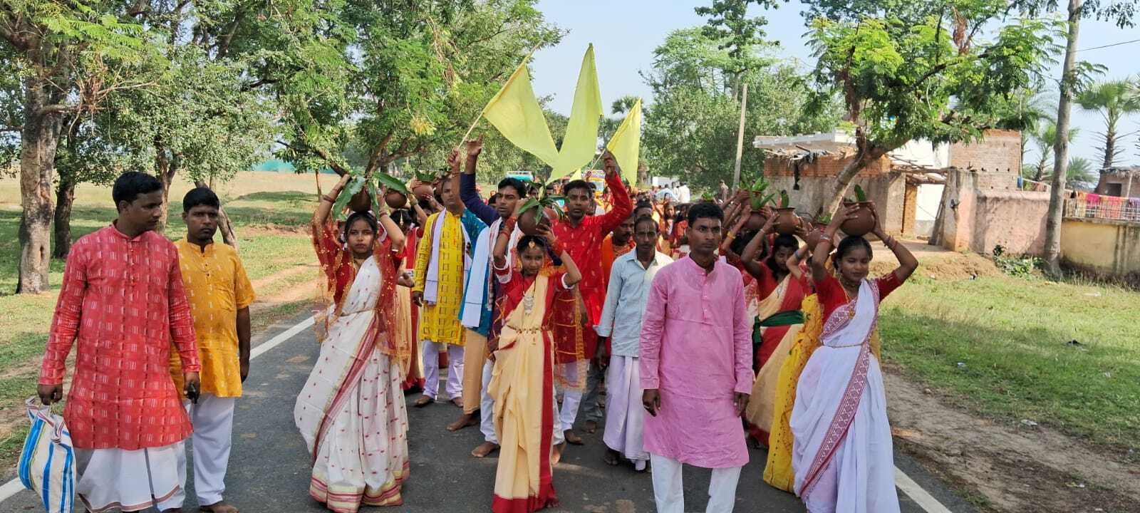 108 कन्याओं ने रसूनपुर गांव में निकाली कलश यात्रा