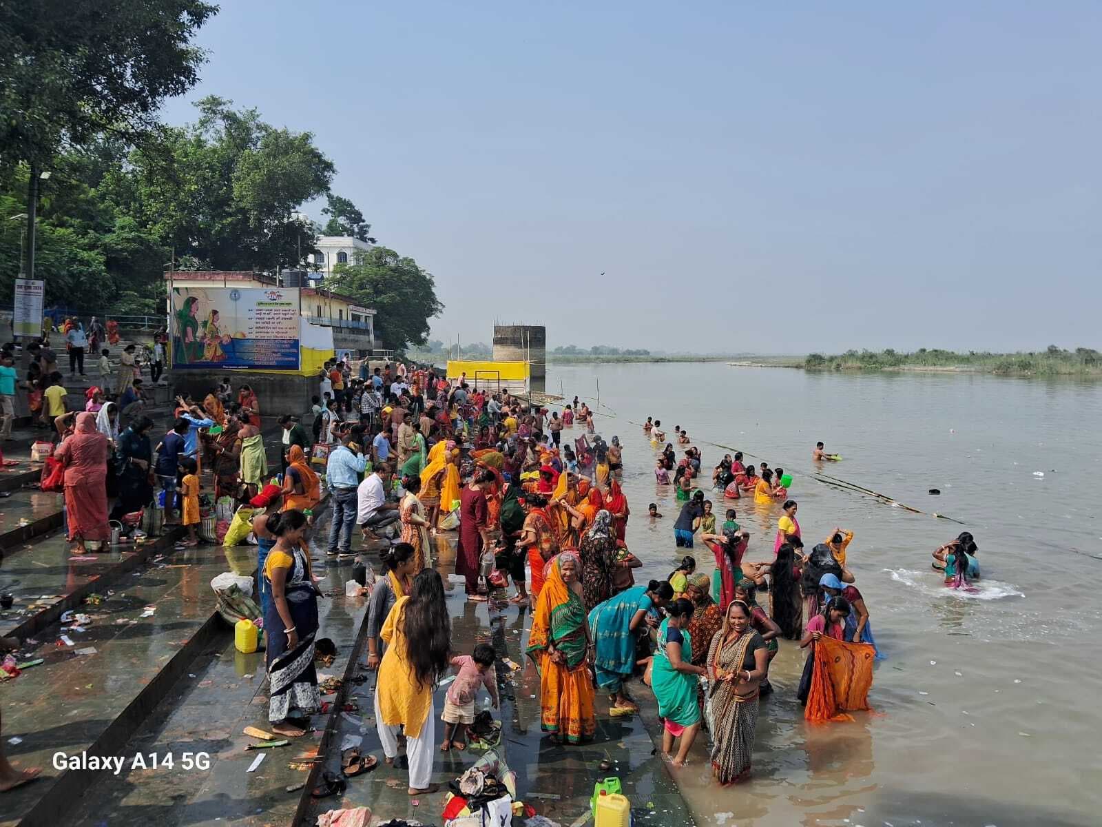 देवोत्थान एकादशी पर श्रद्धालुओं ने लगायी आस्था की डुबकी