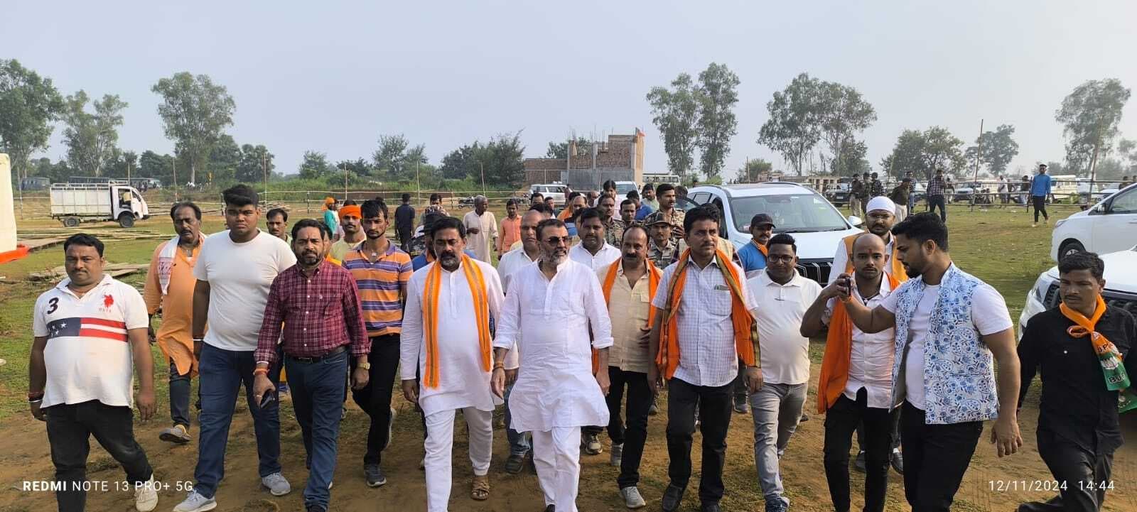 प्रधानमंत्री के कार्यक्रम को लेकर सांसद व विधायक ने स्थल का किया निरीक्षण