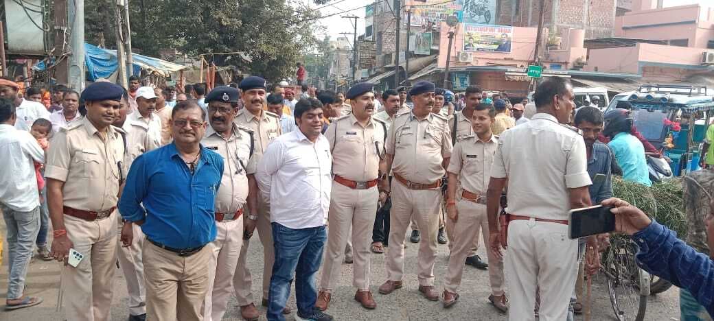 अमरपुर शहर में अतिक्रमणकारियों पर चला प्रशासन का बुलडोजर, हड़कंप