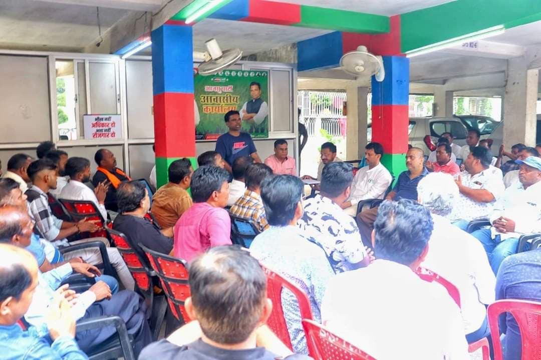 वोटिंग से पहले बूथ मैनेजमेंट में बीता रामचंद्र सहिस का पूरा दिन