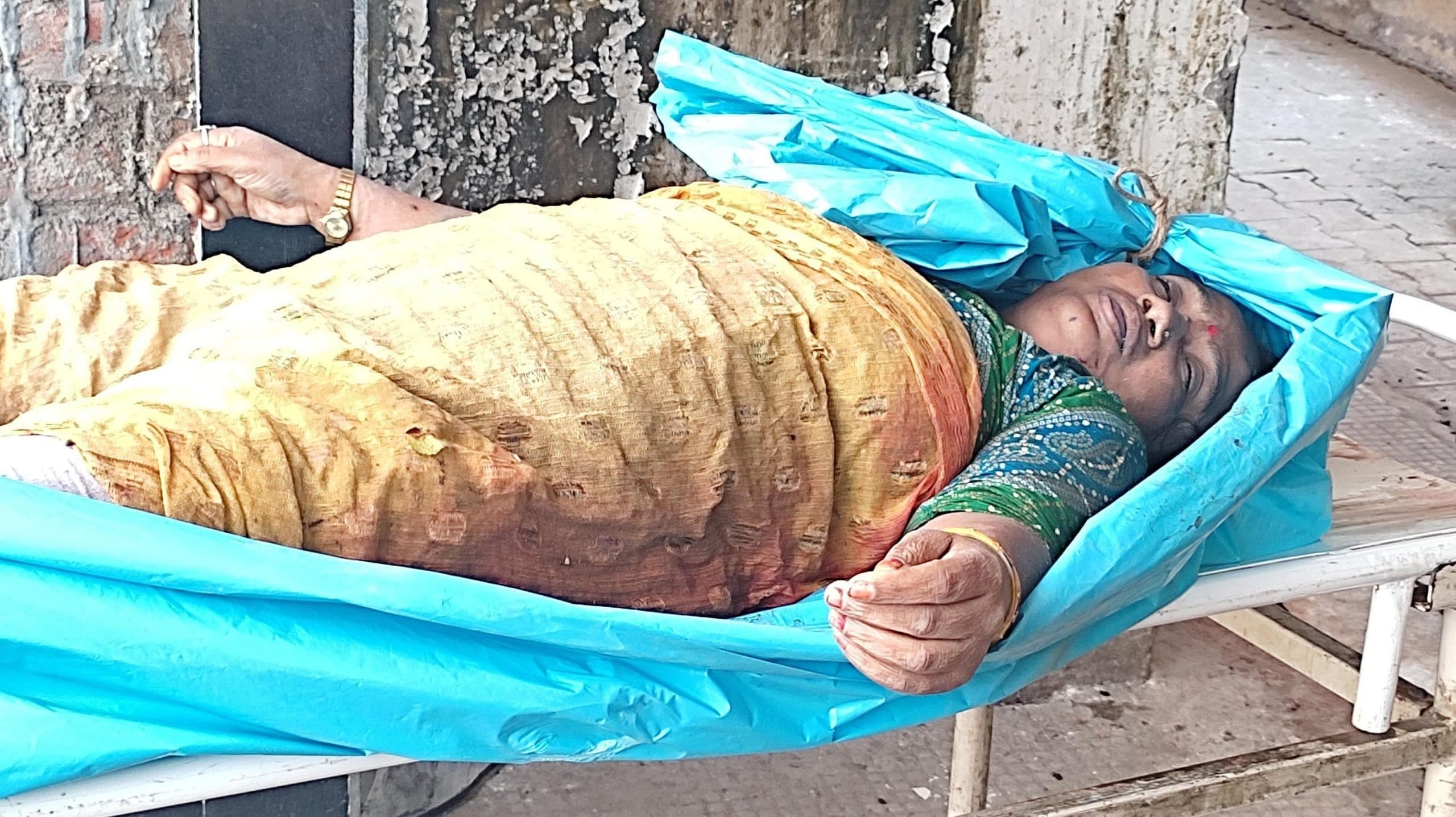 नदी में मिला महिला का शव और मोबाइल, हत्या की आशंका