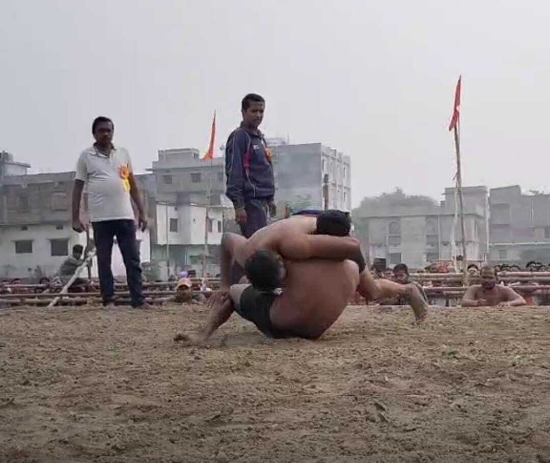 दंगल प्रतियोगिता के रोमांचक मुकाबले में स्थानीय पहलवानों का रहा बोल वाला