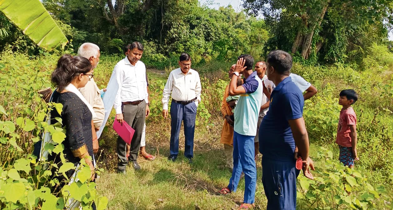 Gopalganj News  : इमिलिया श्मशान की जमीन का सौदा करने वालों पर बड़ी कार्रवाई की तैयारी में जुटा प्रशासन