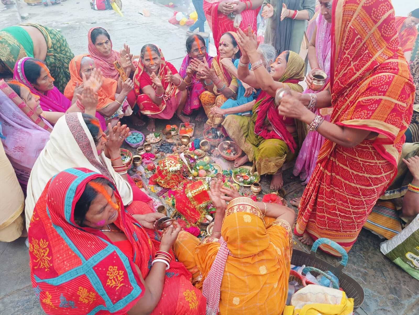 देवोत्थान एकादशी पर जागे भगवान विष्णु, गंगा स्नान को उमड़ी भीड़
